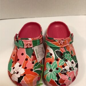 CROCS  Multicolor Floral, in Dragon Fruit, size M7 W9, NWT